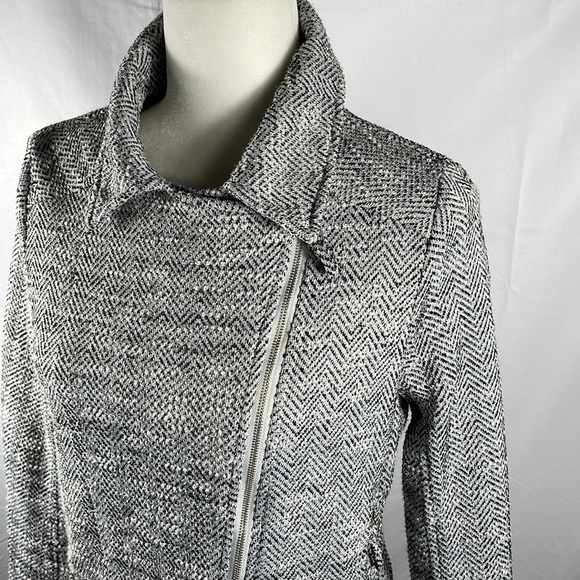 Max Studio Blazer. - Picture 2 of 4